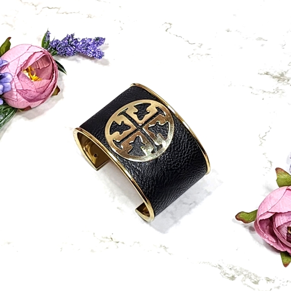 ✨️🆕️Chic Leather Medallion Cuff Bracelet - Picture 2 of 7